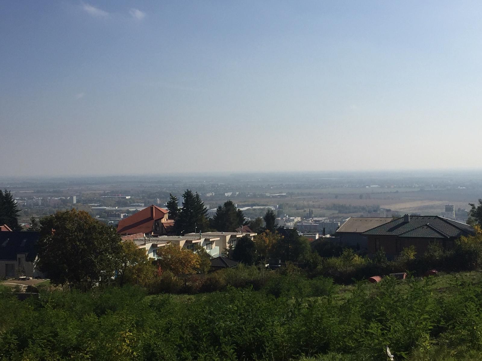 Predaj atraktívneho pozemku o výmere 745 m2 s neobmedzeným výhľadom v Rači - Popolná ul.