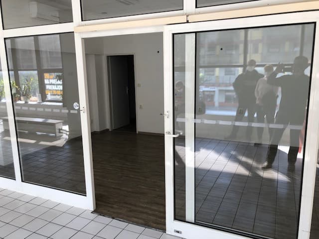 Priestor 36,6 m2 - dve miestnosti - na poschodí v AFK !
