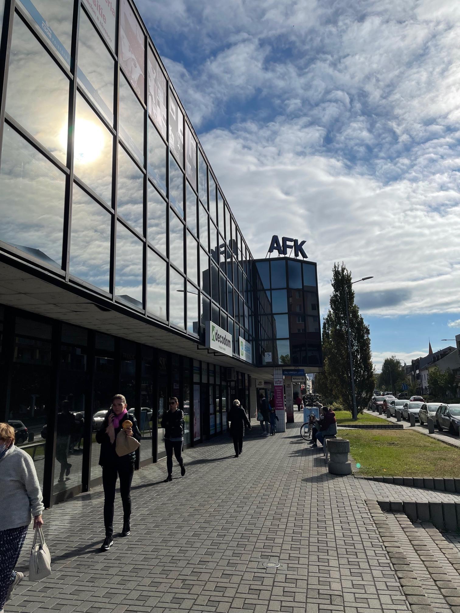 Obchodný priestor 20 m2 na prízemí v AFK ! – fotka 2