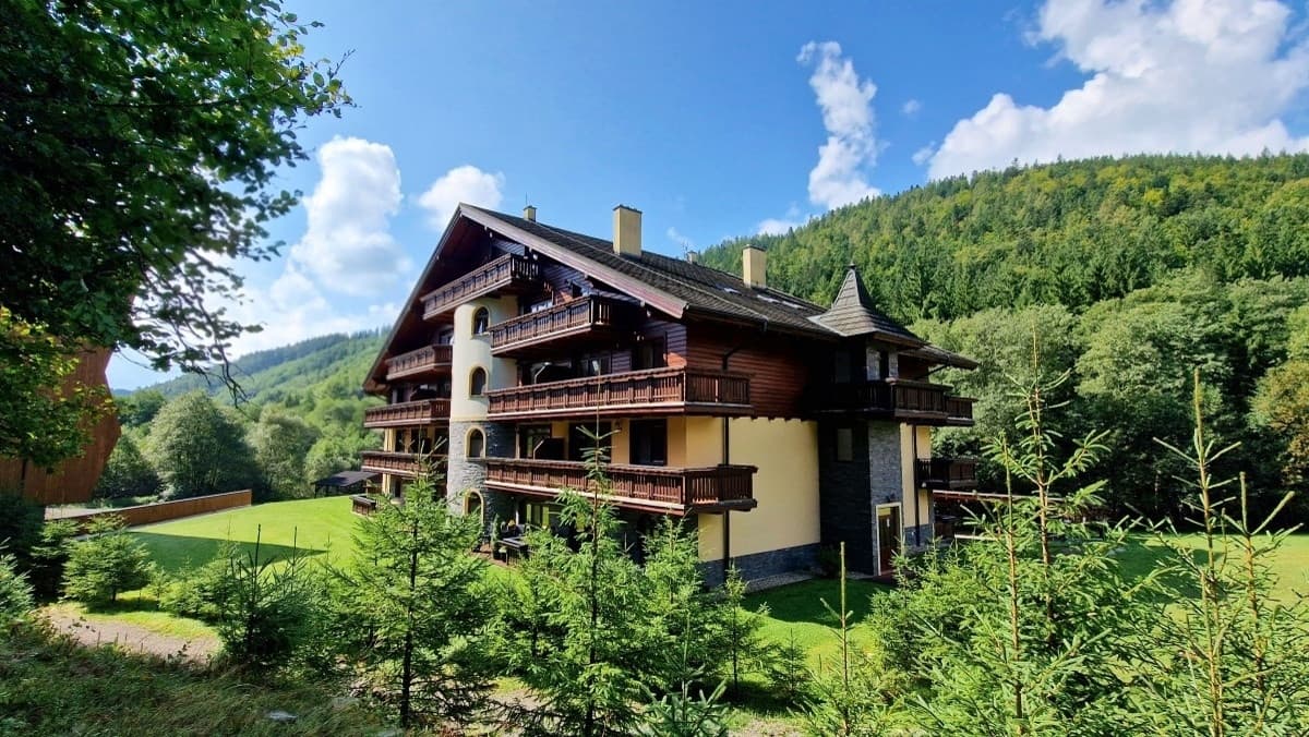 3-izbový apartmán s krbom, terasou a garážovým státím – Tále, Nízke Tatry