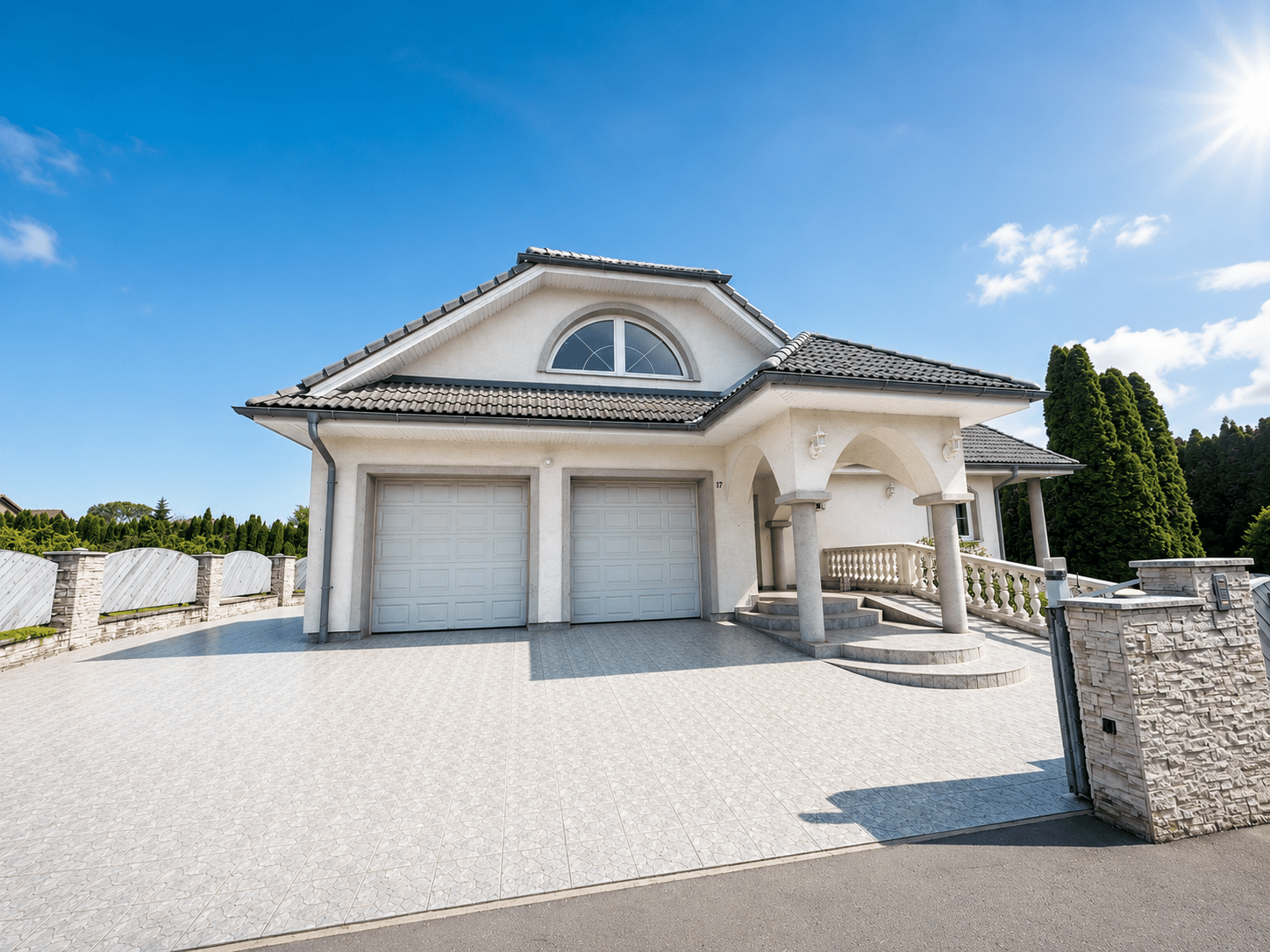 Predaj - romanticá  rodinná vila na pozemku o výmere 1135 m² v Trenčíne, v časti Hanzlíková