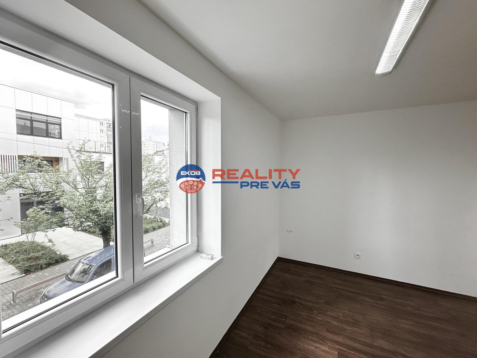 Dvojkancelária  v novostavbe rovno v centre mesta  Púchov  35 m2  Prenajate – fotka 2