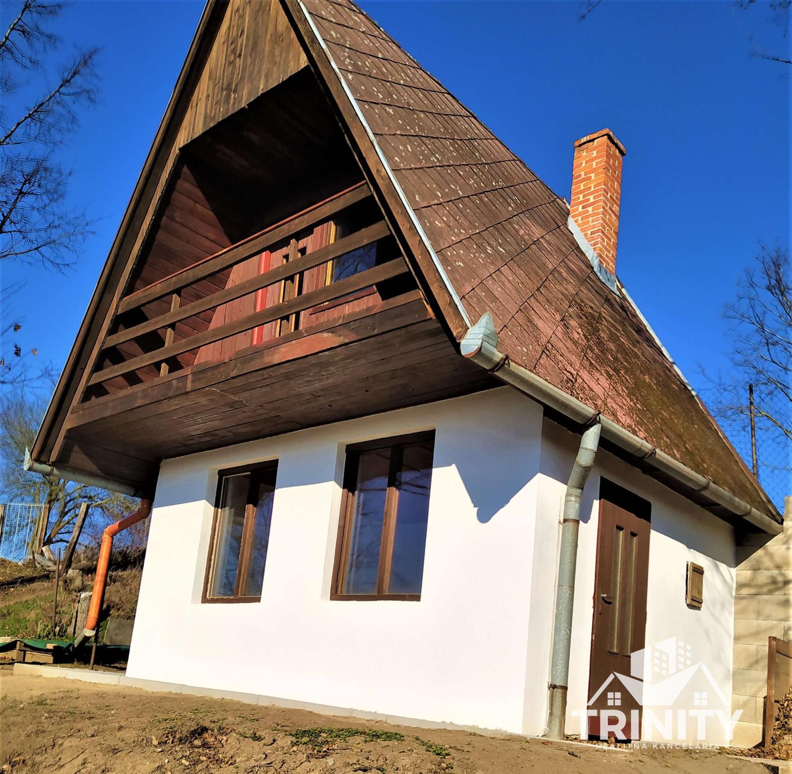 Znížená cena -Na predaj poschodová murovaná chatka v Kamenici nad Hronom