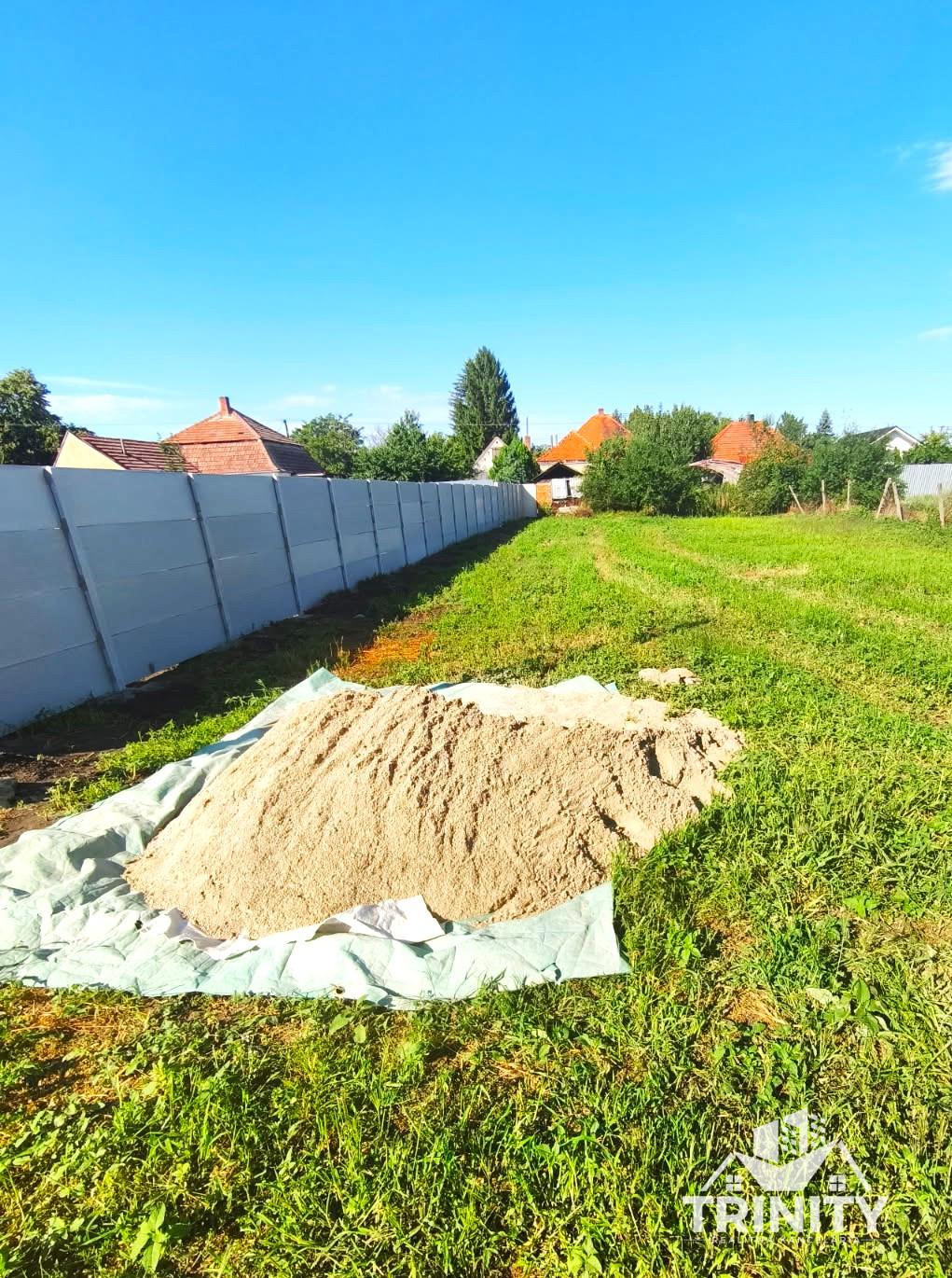 Iba u Nás -Na predaj stavebný  pozemok v obci Nesvady