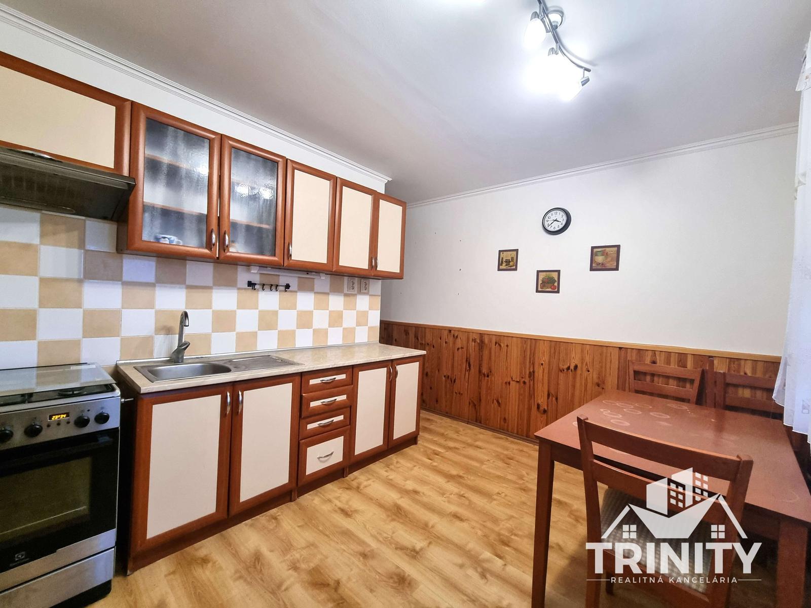 Na  prenájom zariadený 3-izbový byt s balkónom v meste v Nové Zámky