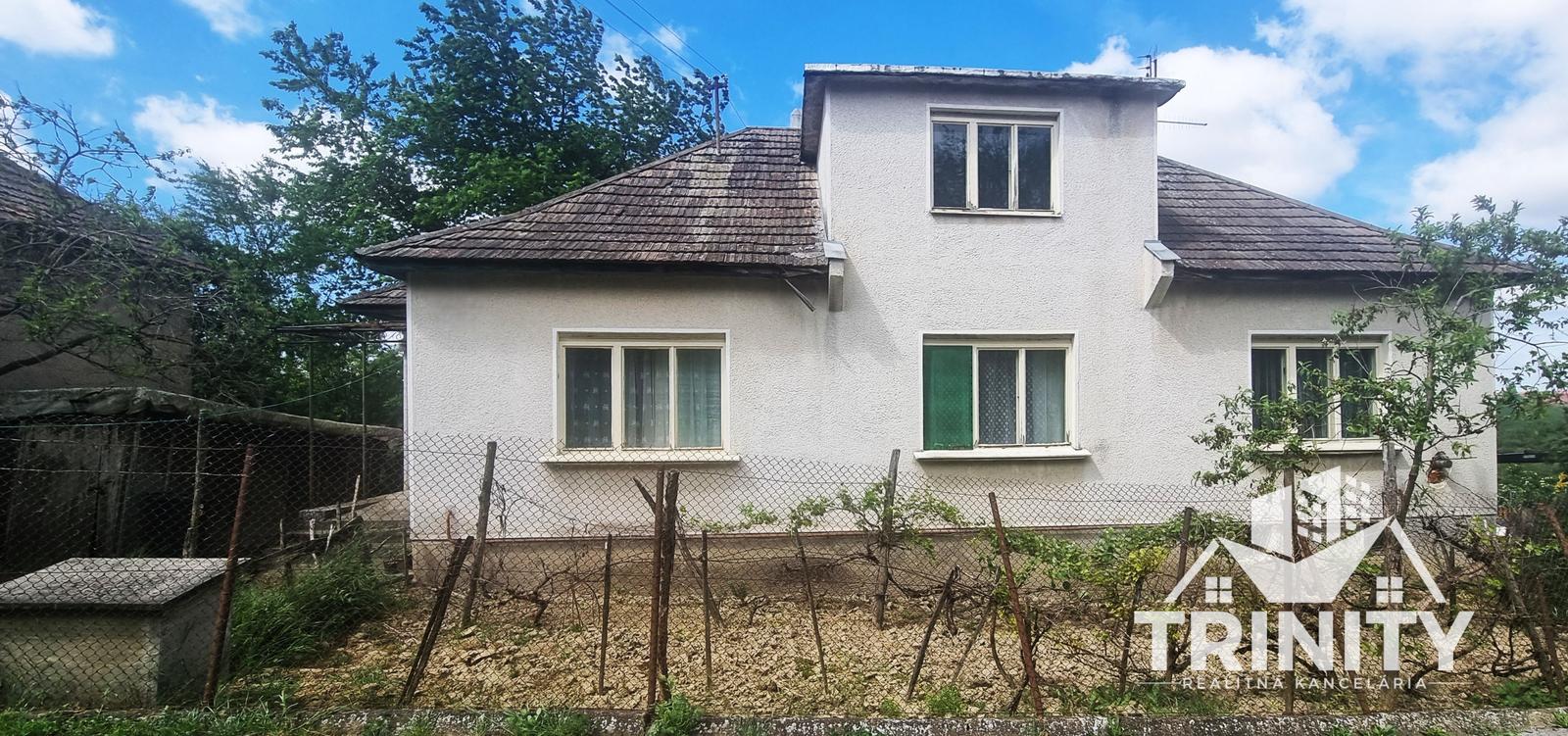 Výhradne - Na predaj 4-izbový tehlový rodinný dom v obci Dubník
