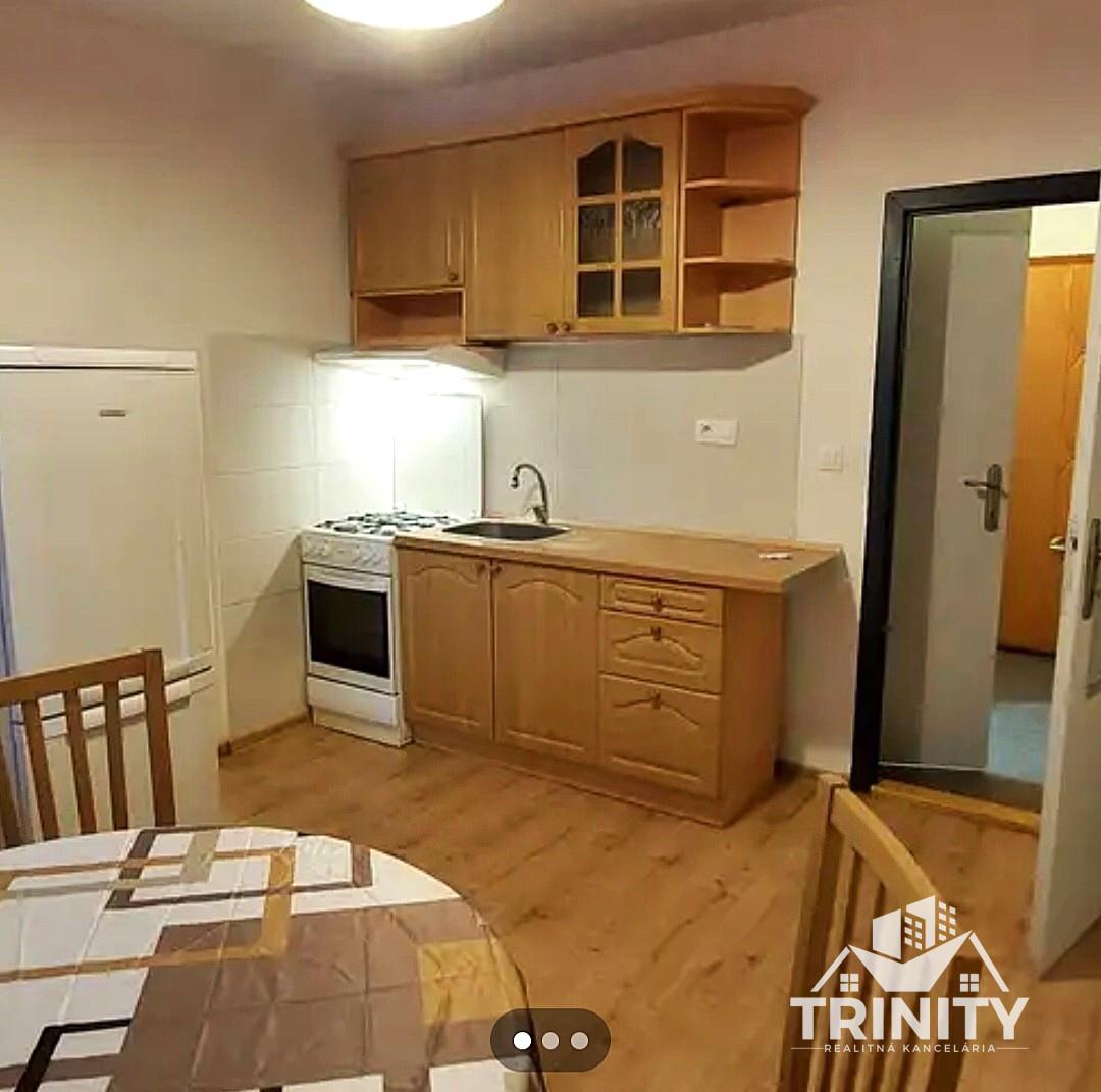 Na prenájom čiastočne zariadený 1-izbový byt s balkónom v meste Šurany – fotka 2