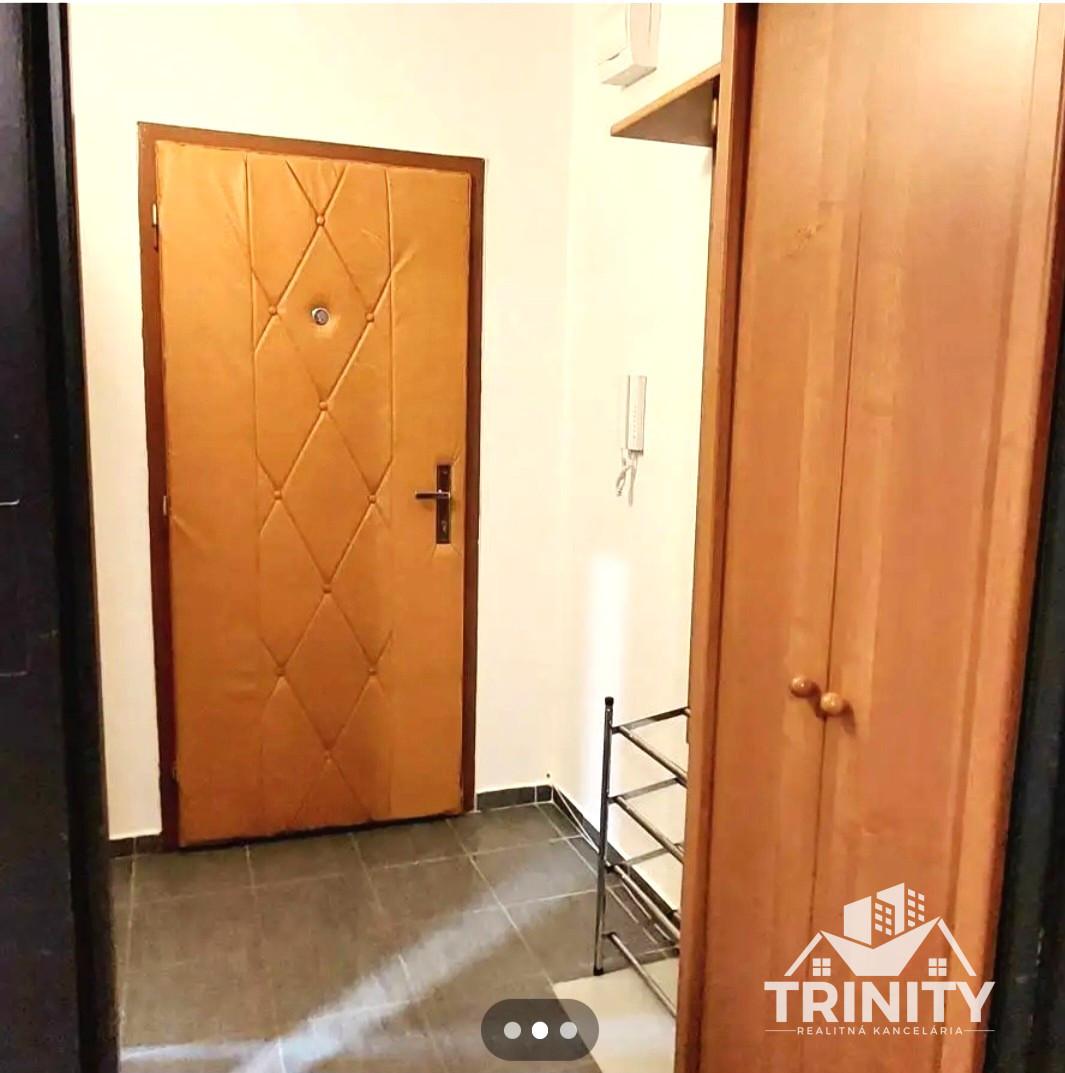 Na prenájom čiastočne zariadený 1-izbový byt s balkónom v meste Šurany