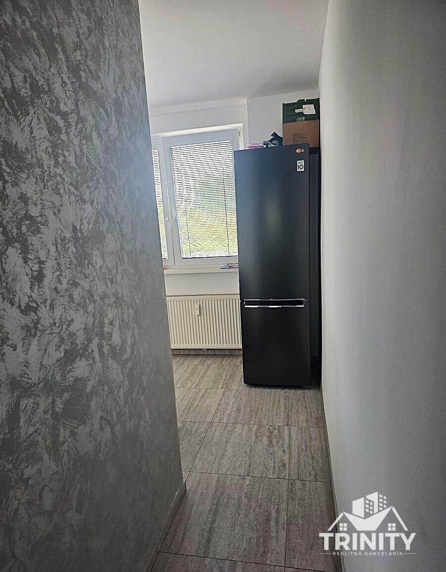 Na predaj kompletne zrekonštruovaný 2-izbový byt  s balkónom v obci Bajč