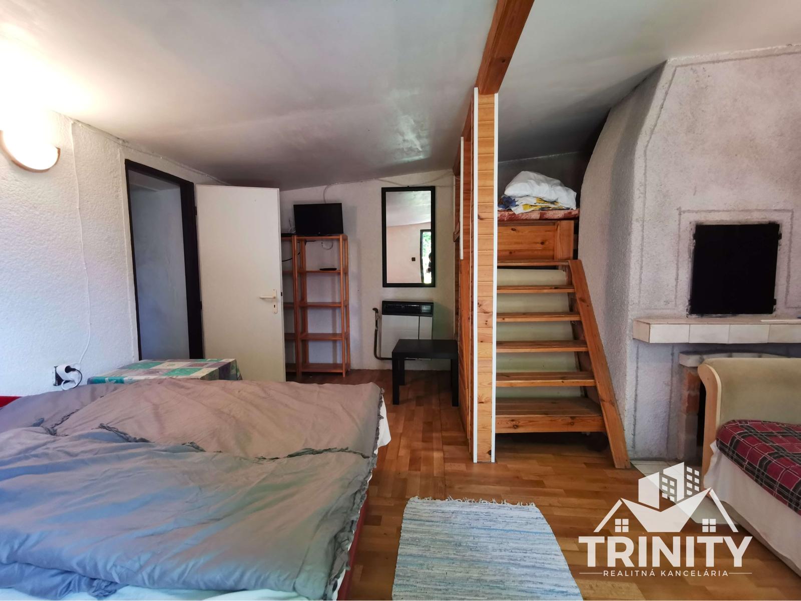 Znížená cena ! Na predaj apartmánový rodinný dom v obci Podhájska – fotka 2