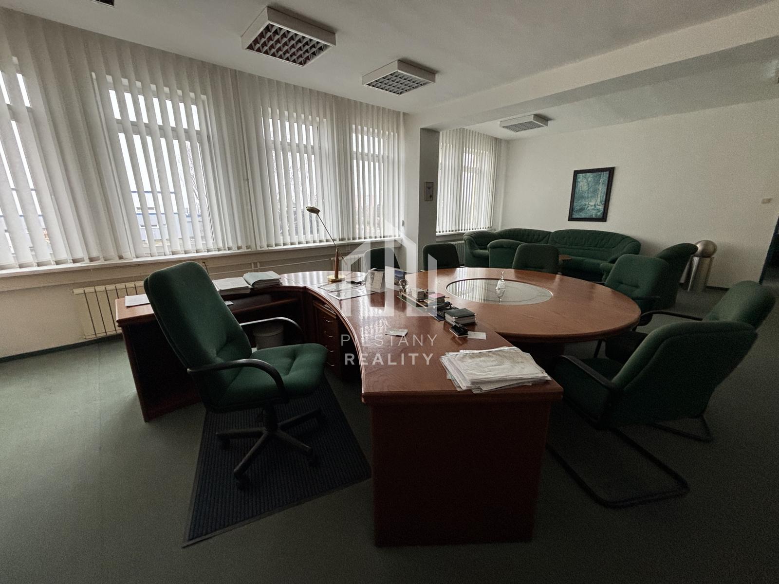 *Na prenájom* moderné kancelárske priestory, celé podlažie 335 m² v Piešťanoch
