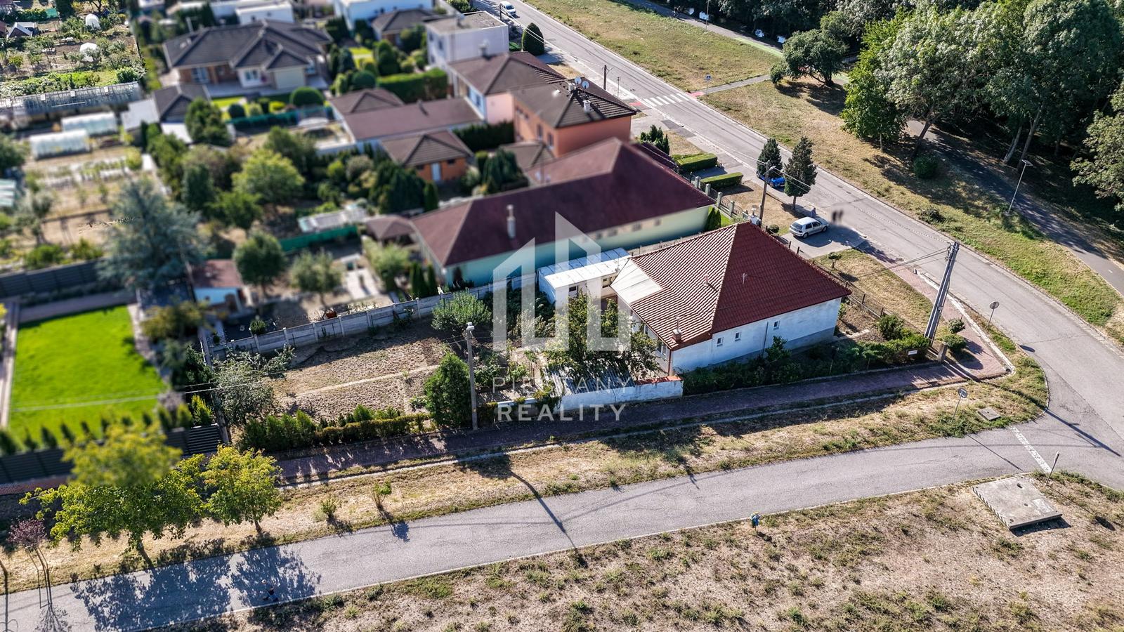 Rodinný dom s garážou, ideálnym pozemkom a potenciálom podkrovia