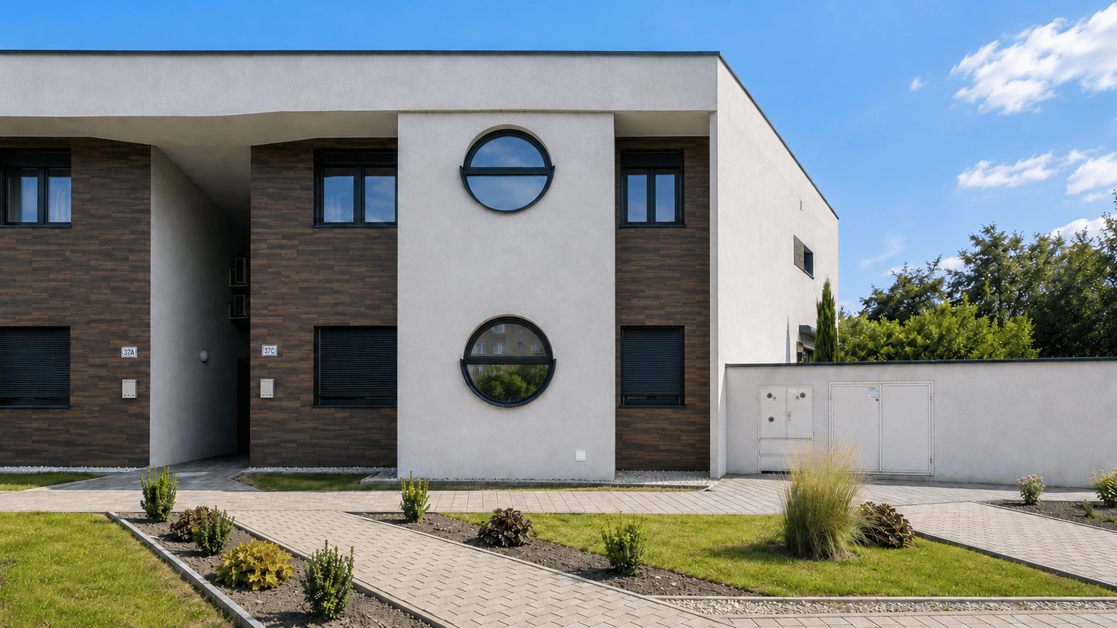 Na predaj štýlový 3-izbový byt s 94 m² predzáhradkou, parkovaním a možnosťou dvoch garáží v Dunajskej Strede – fotka 2