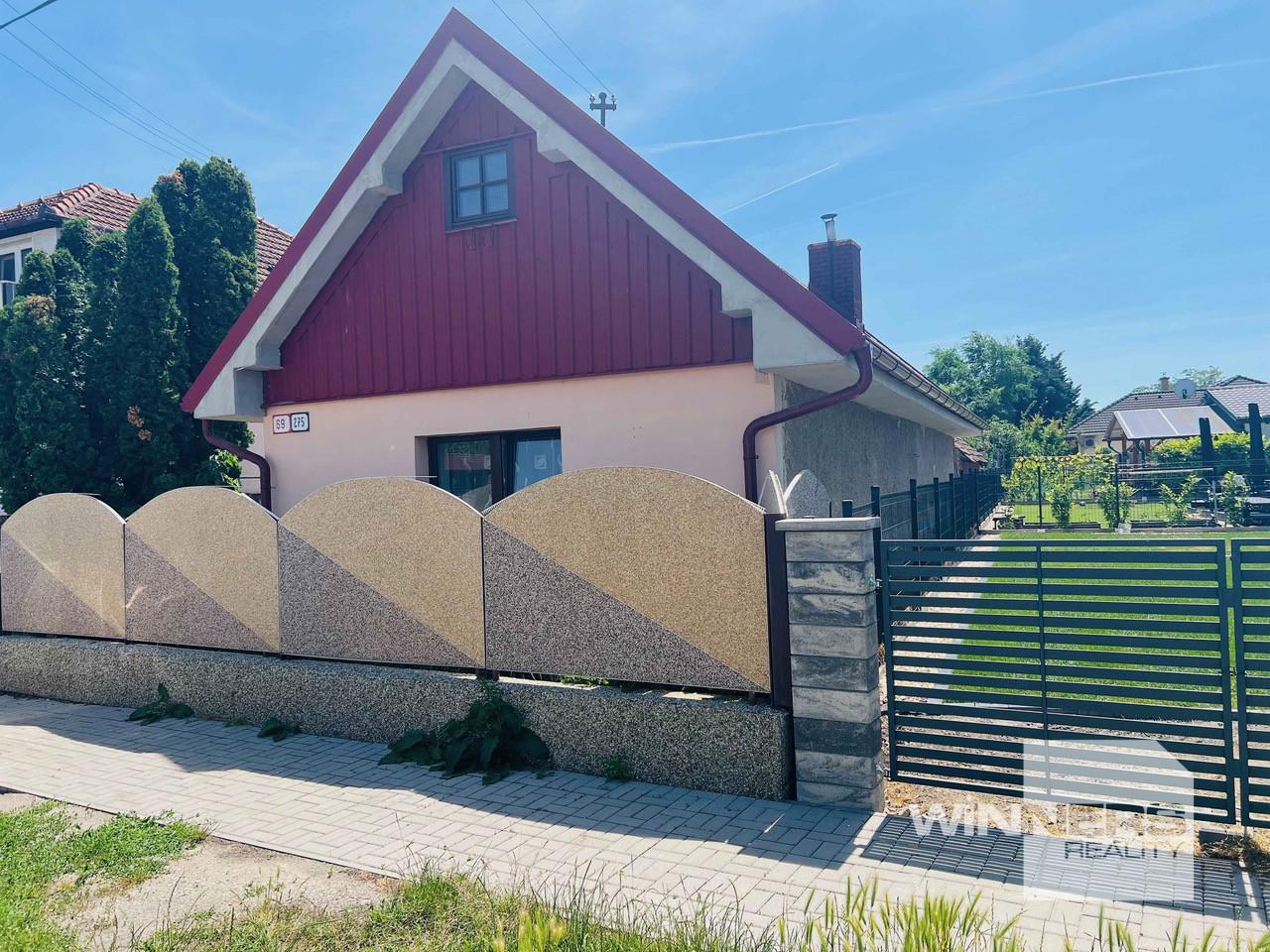 ZNÍŽENÁ CENA ! Na predaj rodinný dom, 493 m2, Školská ulica, Zemianska Olča, okres Komárno