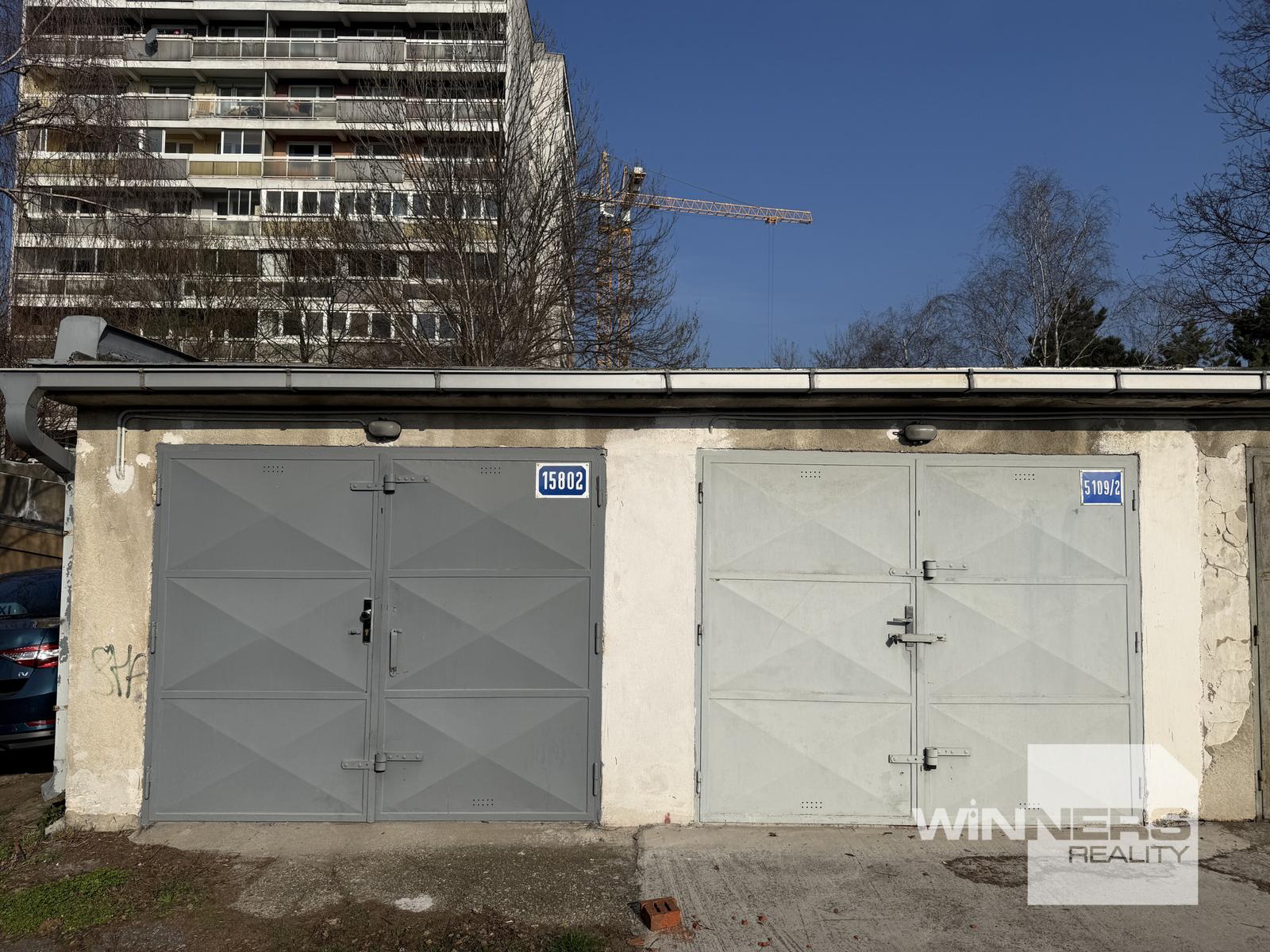 Na PREDAJ 2x murovaná garáž s elektrinou, Bajkalská ul. – Bratislava, časť Priekopy