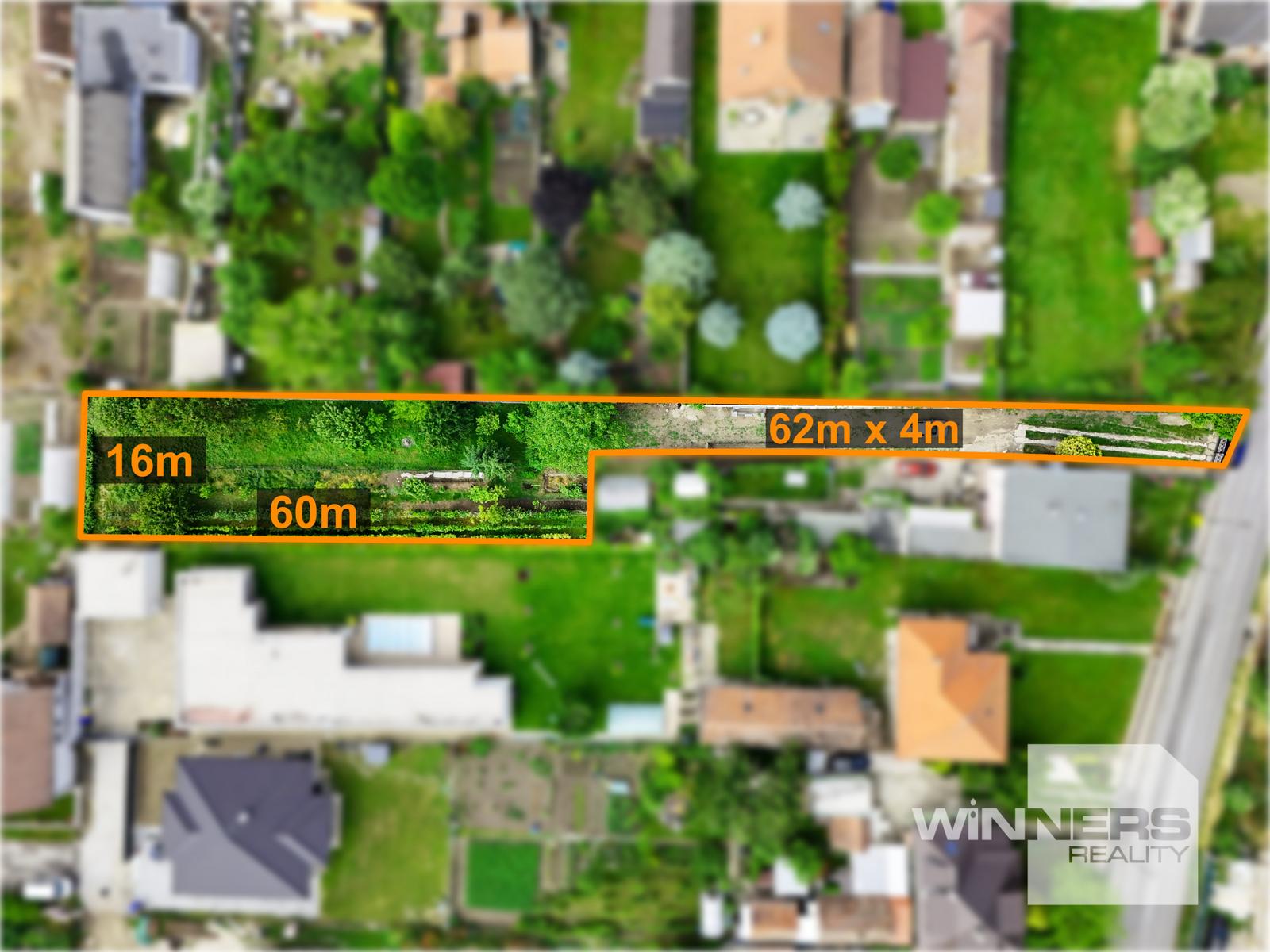 NA PREDAJ pozemok (1 256m2) vhodný na výstavbu RD s 2 bytovými jednotkami, ul. Mierová Tomášov