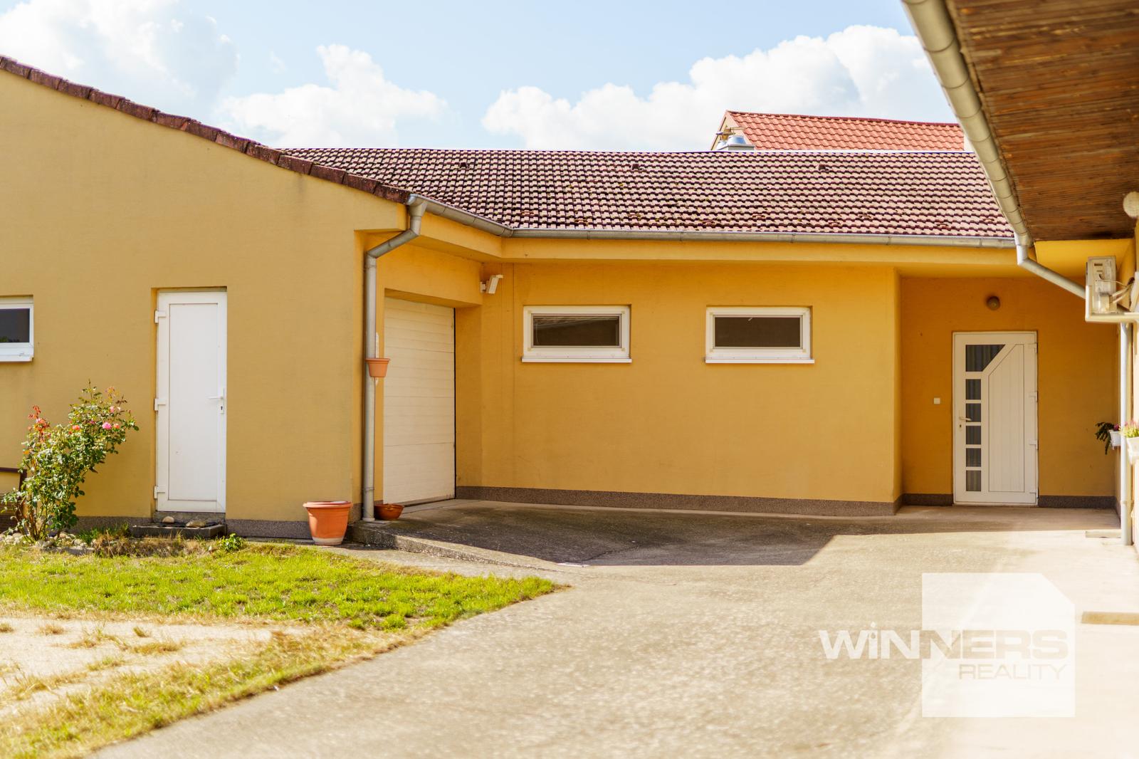 NA PREDAJ rodinný dom s garážou a možnosťou využitia ako 2 samostatné jednotky Vrbová ul., Šamorín – fotka 2