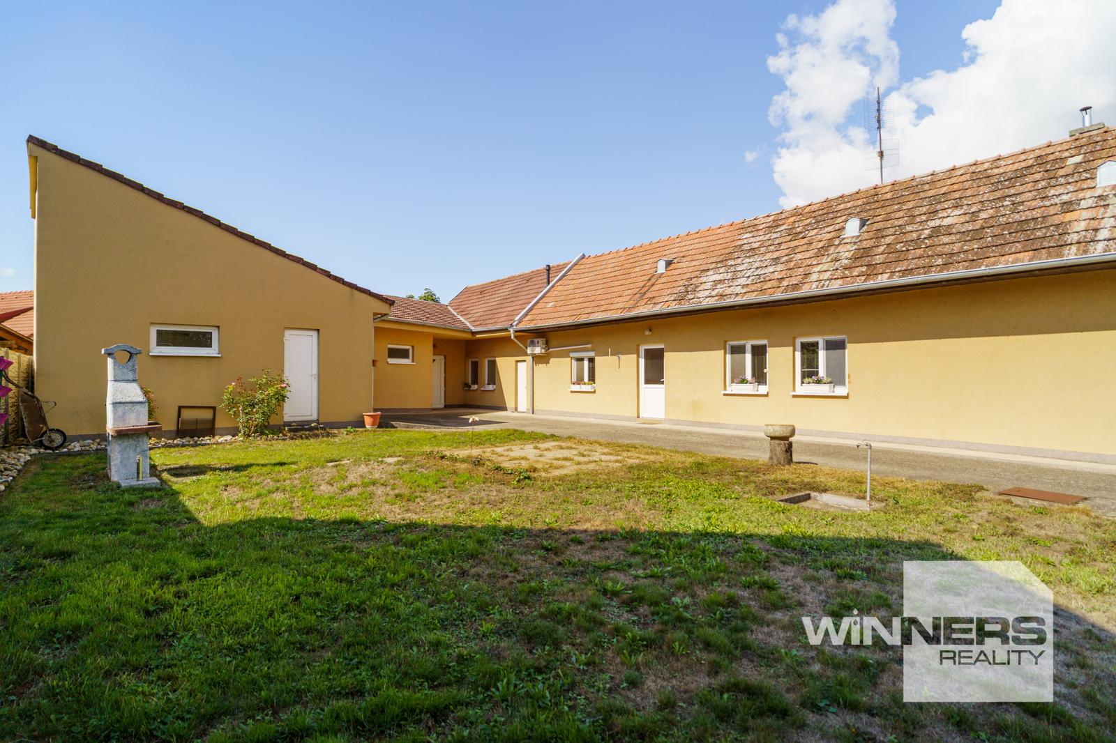 NA PREDAJ rodinný dom s garážou a možnosťou využitia ako 2 samostatné jednotky Vrbová ul., Šamorín