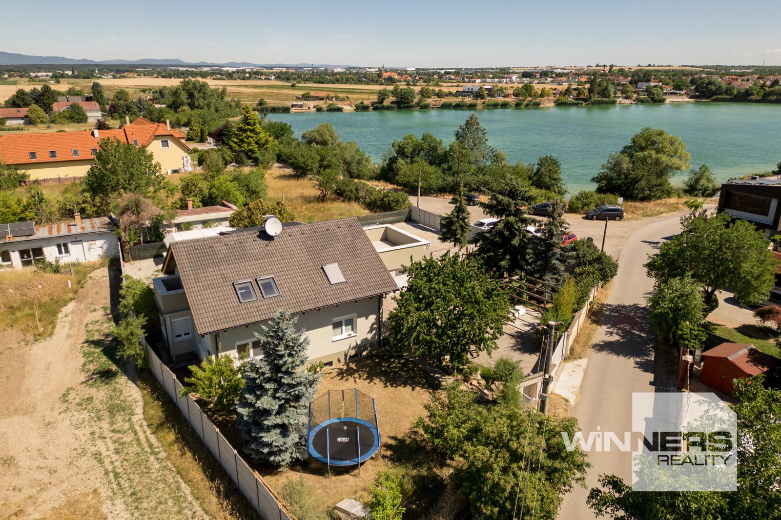 Dom pri jazere – fotka 2