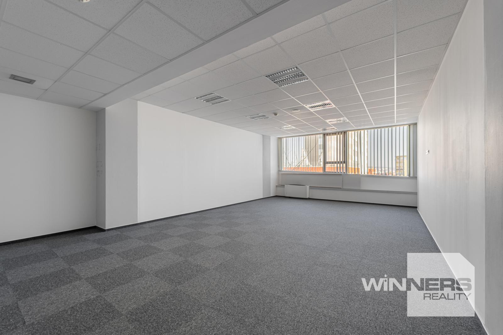 Na prenájom kancelária o výmere 55 m2 v budove Business centrum Moldavská v Košiciach. – fotka 2