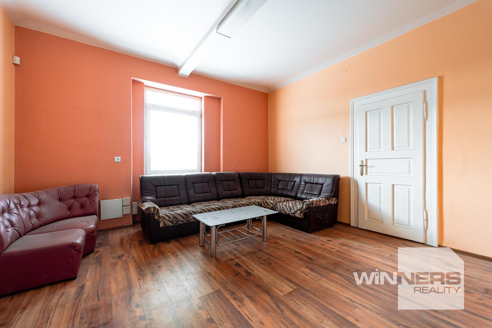 Na prenájom 3x kancelársky priestor o veľkosti 75 m2 s kuchynkou a toaletou, ktorý je súčasťou podnikateľského areálu v obci Košické Oľšany.