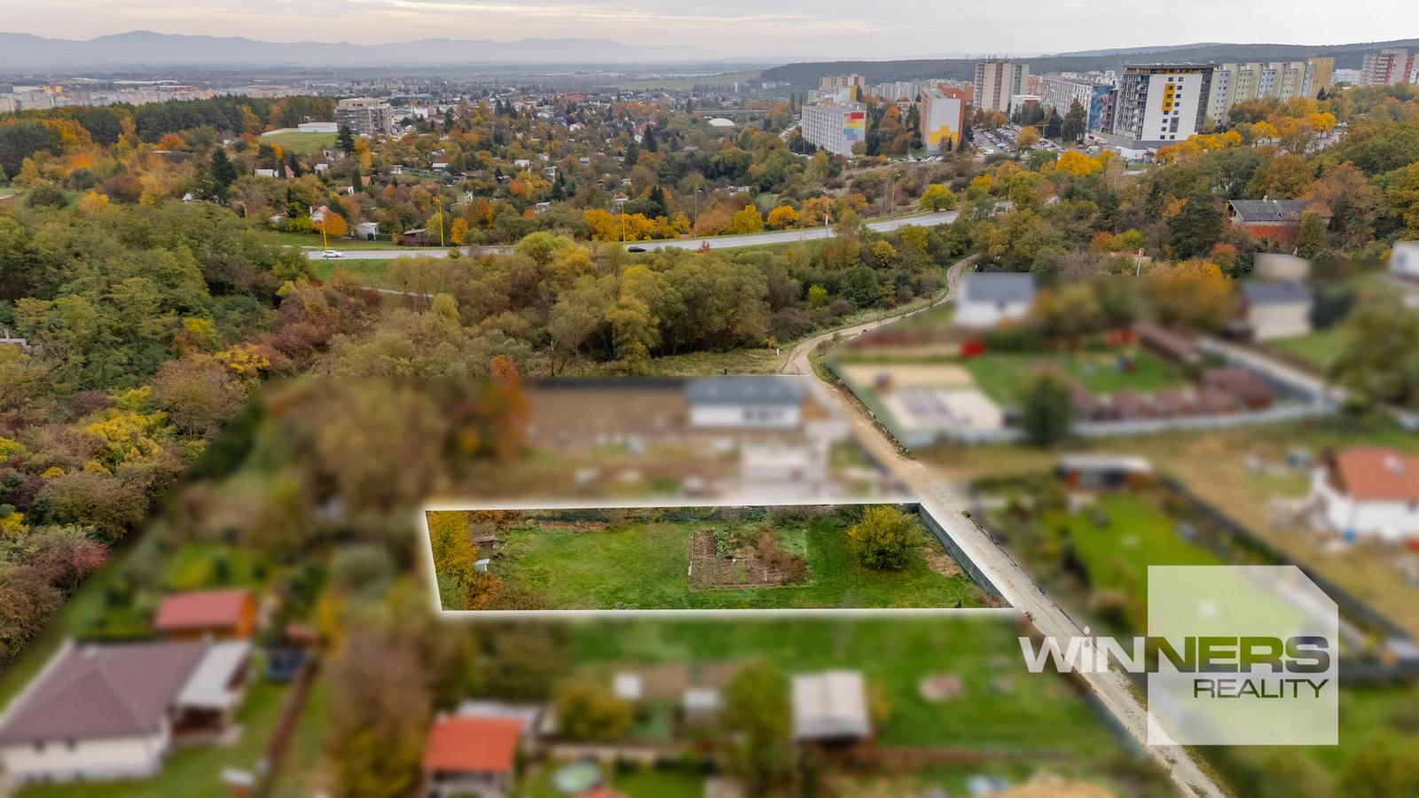 Pozemok vhodný na rekreačný dom alebo chatu o veľkosti 1.282 m2 v oblasti Čičky-majer, Košice - Terasa.