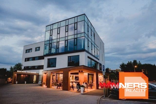 Reprezentatívny kancelársky/obchodný priestor v novostavbe v blízkosti centra mesta, 100 m2, parking, Dunajská, Košice