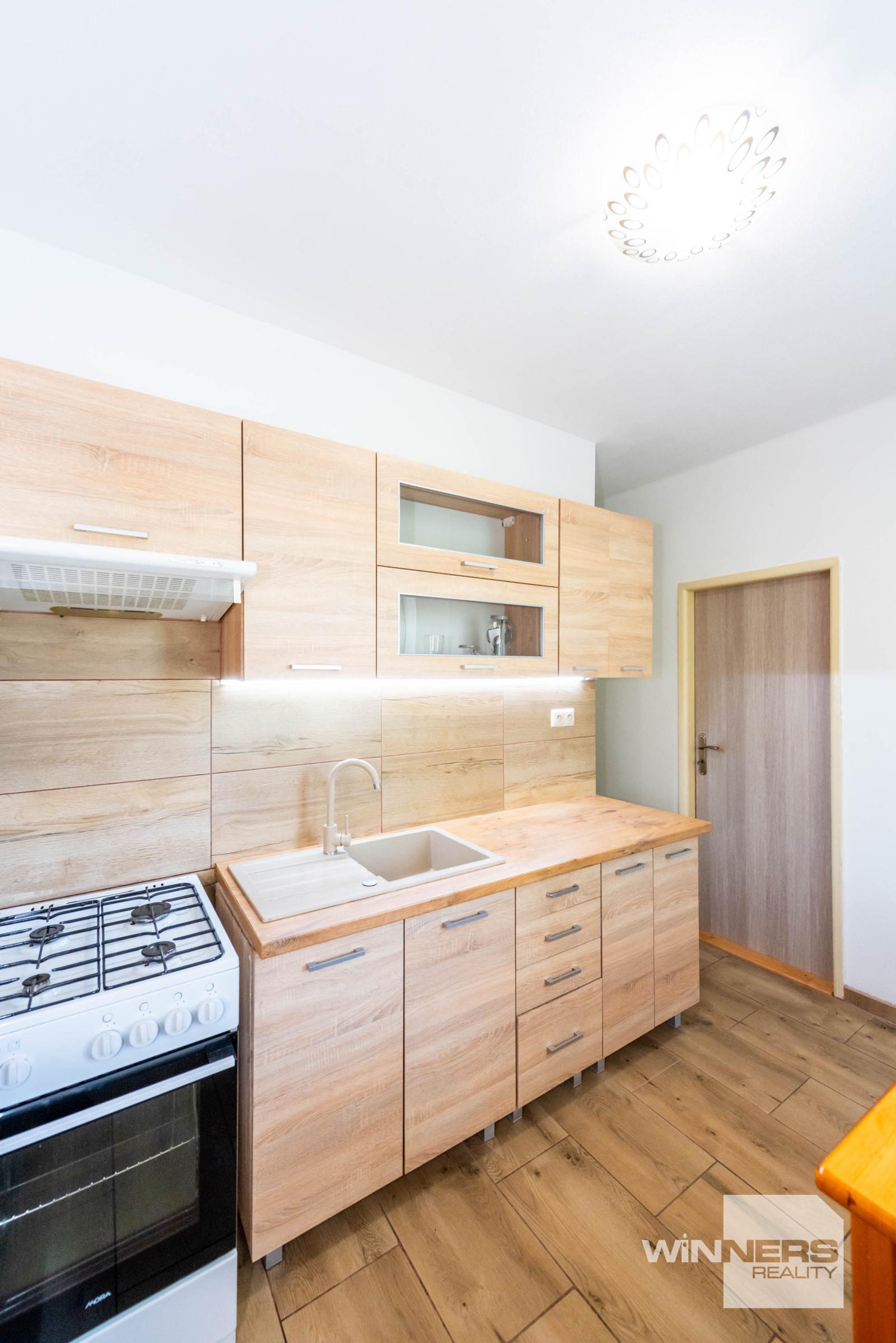P R E N Á J O M: Slnečný 2-izbový s balkónom byt priamo v centre mesta Humennom
