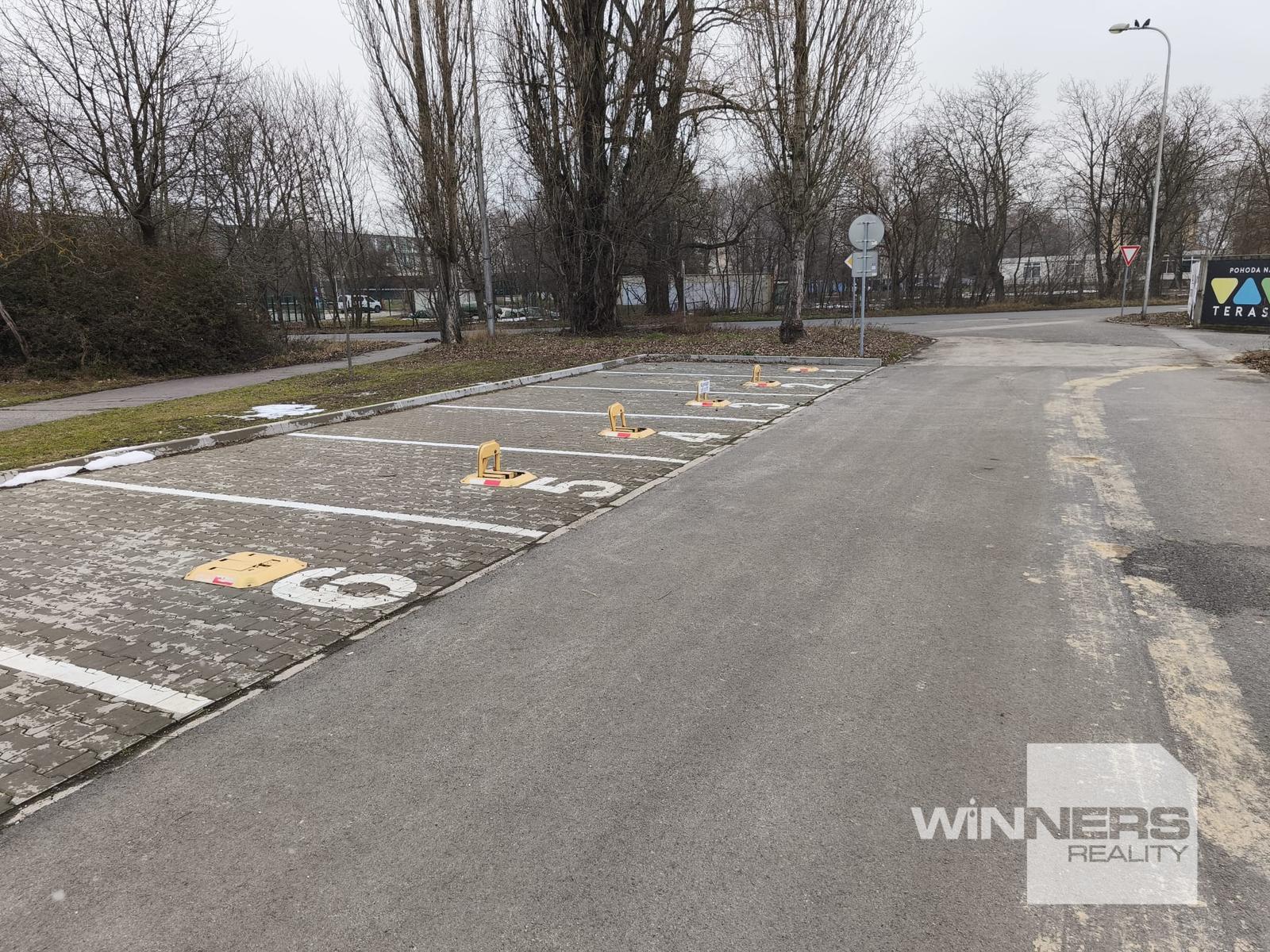 Dlhodobý prenájom dvoch parkovacích miest – Vrbovská cesta, Piešťany – fotka 2
