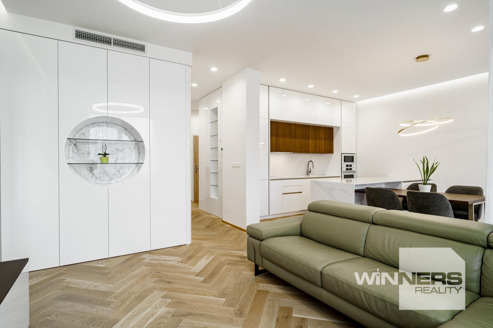 VÝNIMOČNÝ 3-IZBOVÝ BYT S IKONICKÝM VÝHĽADOM NA MODRÝ KOSTOLÍK | 2 LODŽIE, BALKÓN A 2 PARKOVACIE MIESTA