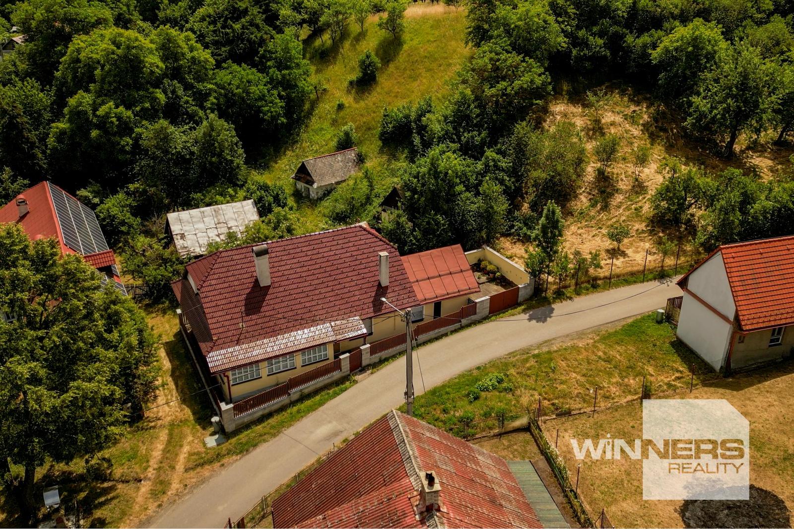 REZERVOVANÉ - Exkluzívne na predaj rodinný dom na priestrannom pozemku s výmerou 3 223 m² v obci Ilija