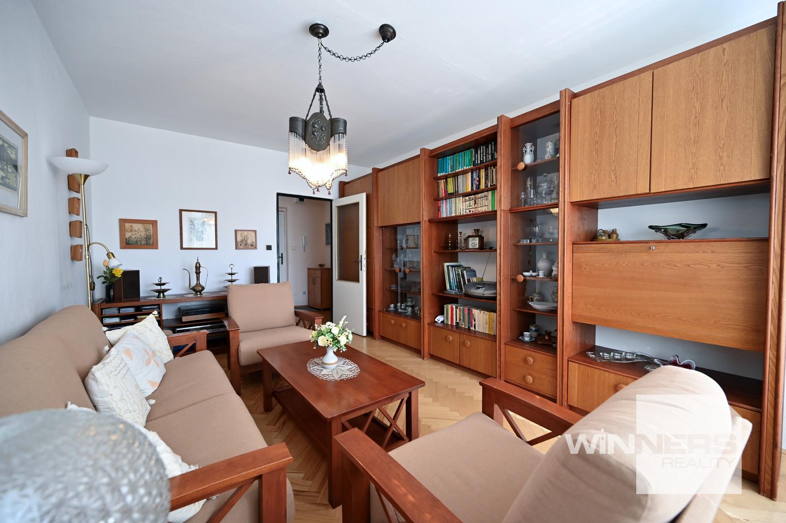 REZERVOVANÉ - PREDAJ, 2-IZBOVÝ BYT 63,5 m², BANSKÁ BYSTRICA – ŠIRŠIE CENTRUM, 3 LODŽIE – fotka 2
