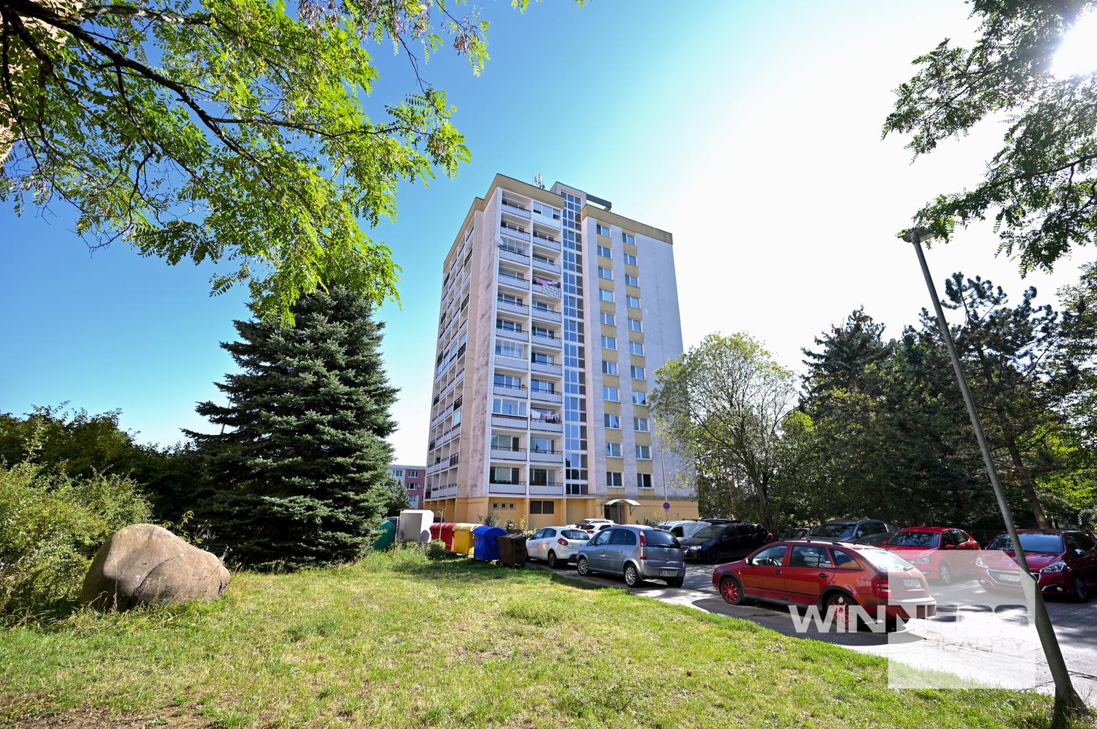 REZERVOVANÉ - PREDAJ, 2-IZBOVÝ BYT 63,5 m², BANSKÁ BYSTRICA – ŠIRŠIE CENTRUM, 3 LODŽIE