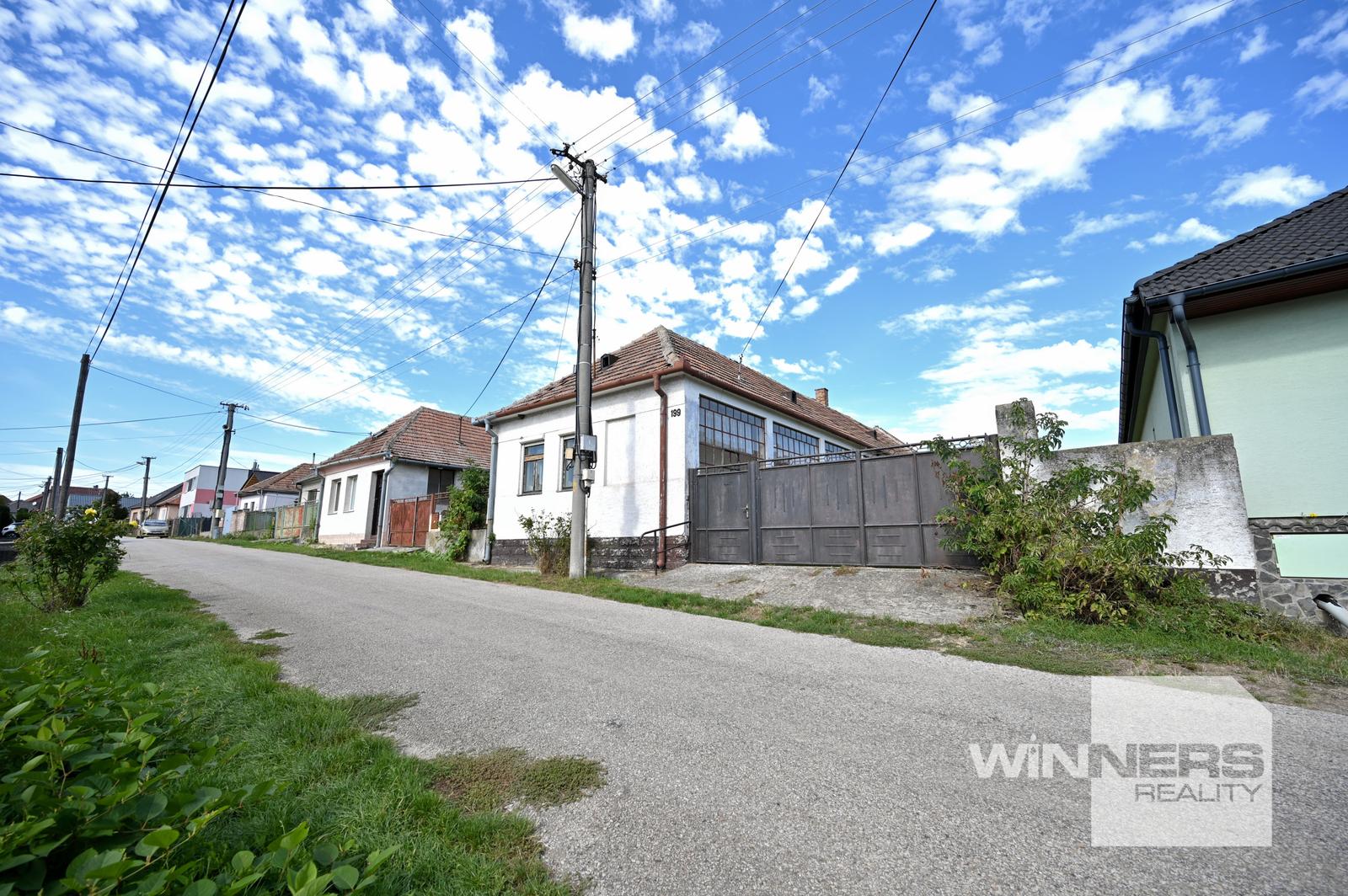 PREDAJ, RODINNÝ DOM S POZEMKOM 812 m², SASINKOVO, HLOHOVEC