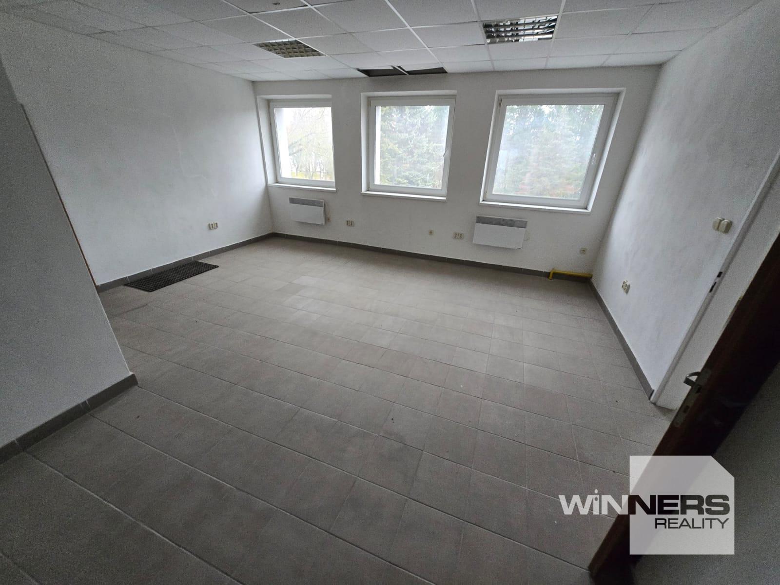 Exkluzívna ponuka! Ponúkam na prenájom obchodný priestor vhodný na podnikanie a prevádzku v centre mesta Poprad, ul. J. Curieho