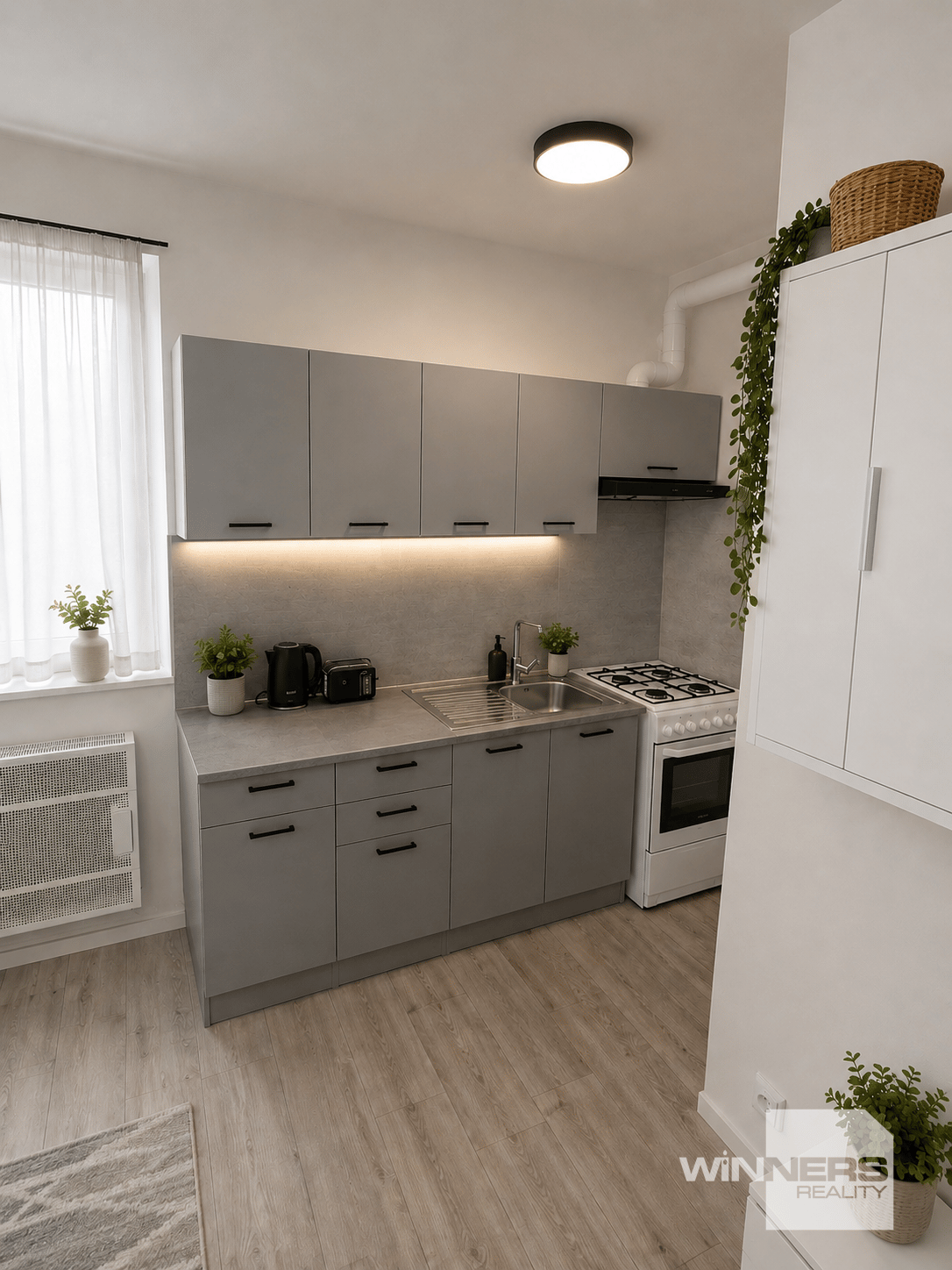 Exkluzívna ponuka! Ponúkam na predaj garsónku po kompletnej rekonštrukcii, zariadenú, s vlastným kúrením v časti Kežmarok, ul. Generála Štefánika.
