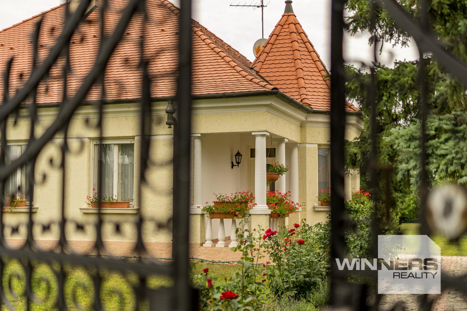Na predaj vila z prelomu storočia s prekvapivým súkromím, bazénom a veľkým pozemkom v Rajke