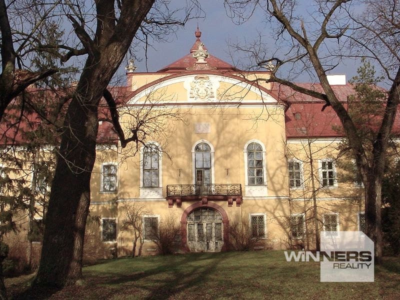 Barokový Kaštieľ rodiny Zichyovcov v obci ŽELOVCE