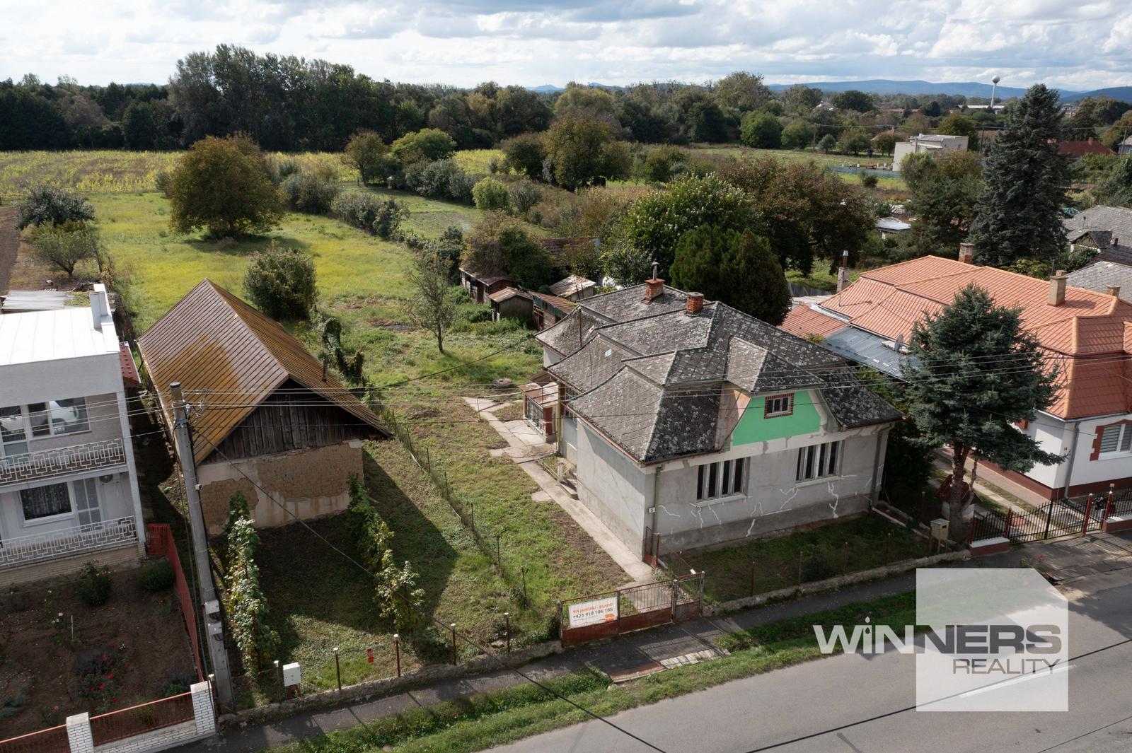 EXKLUZÍVNE vám ponúkame na predaj dva rodinné domy s veľkým pozemkom