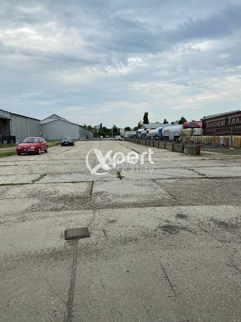 Spevnené plochy, garáže, parkoviská na prenájom v meste Galanta