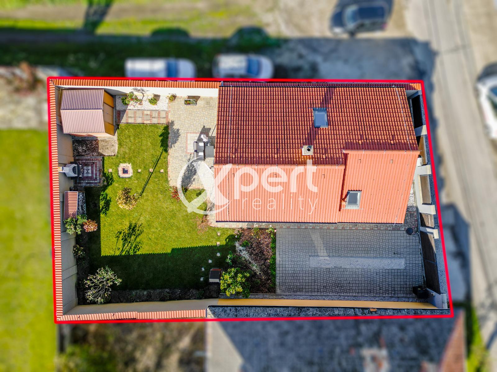 REZERVOVANÝ.Rodinný dom na predaj, pokoj, pohodlie a skvelá dostupnosť – fotka 2