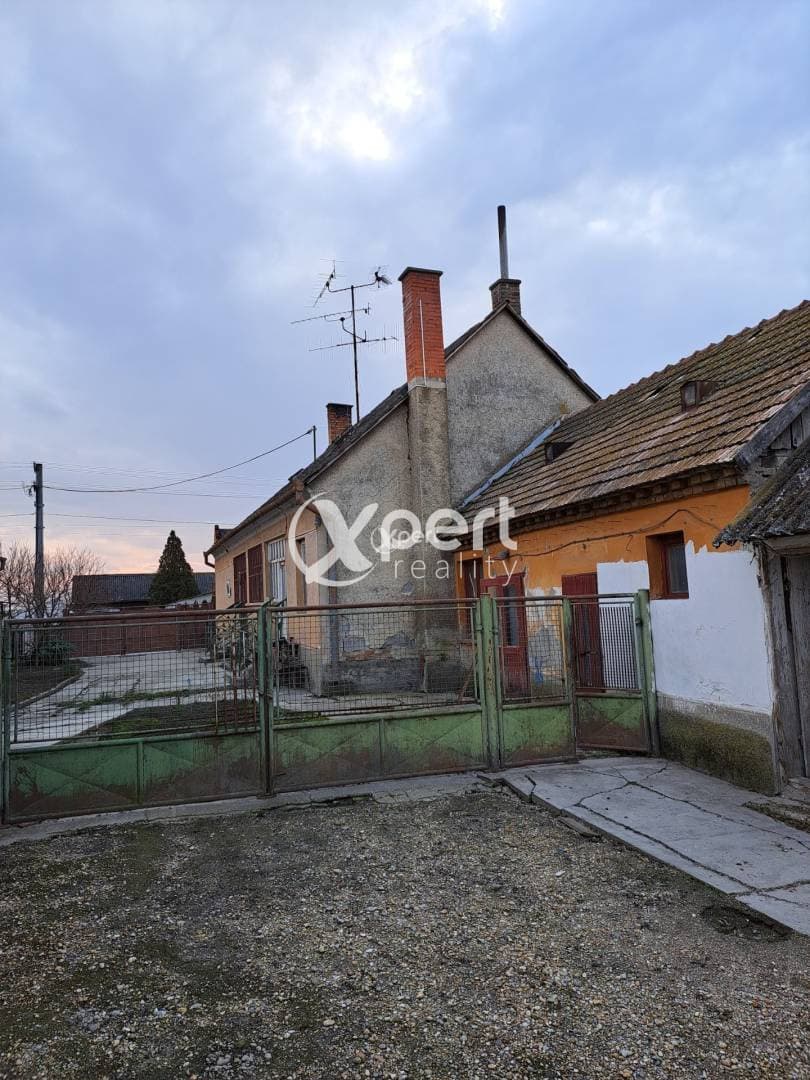 3-izbový starší RD. s garážou