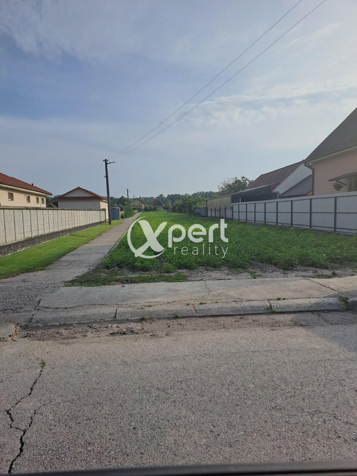 POZEMOK, Záhrada vo výmere 2300 m2