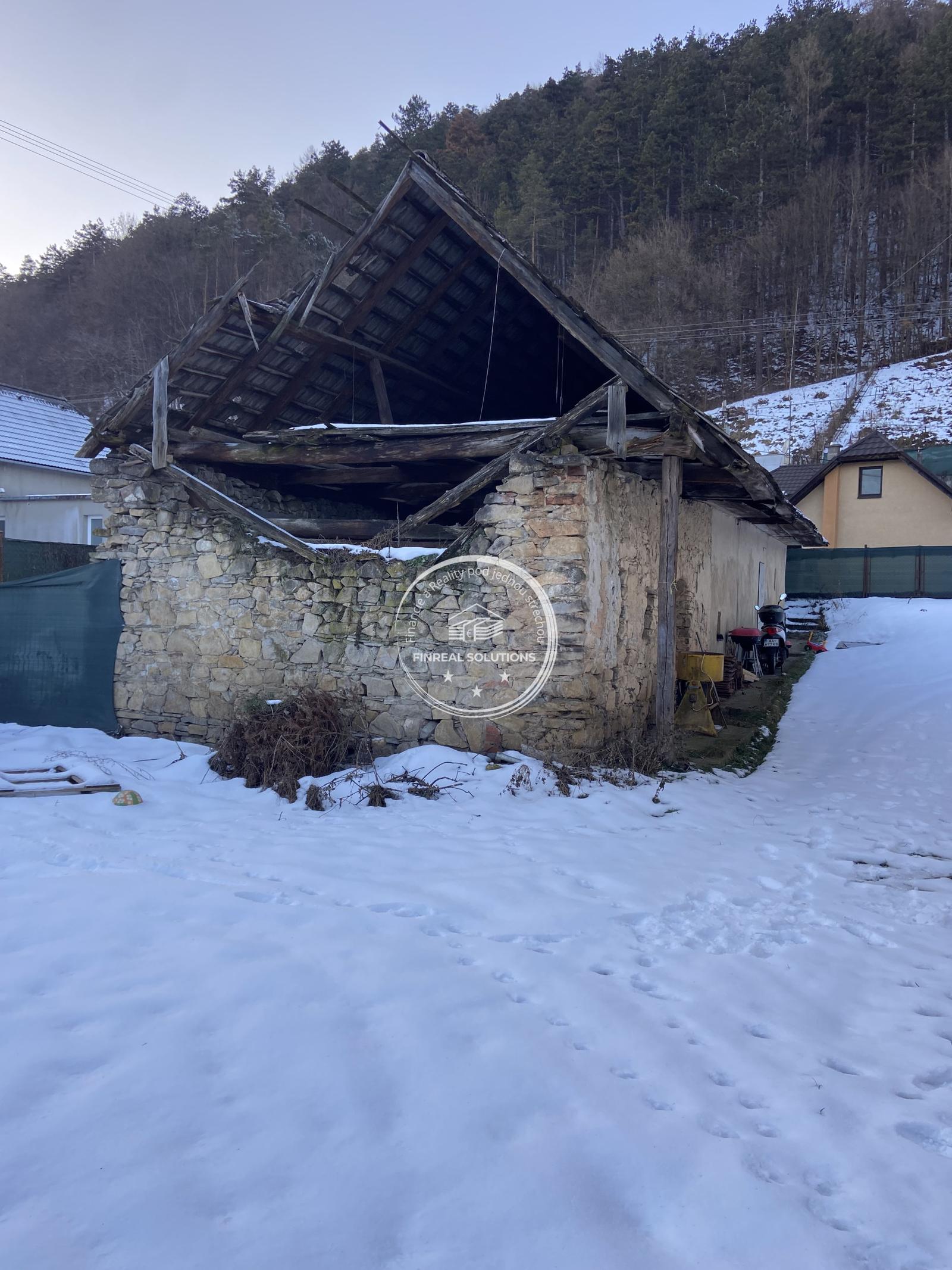 Pozemok 392 m2 , Považské Podhradie, Trenčiansky Kraj
