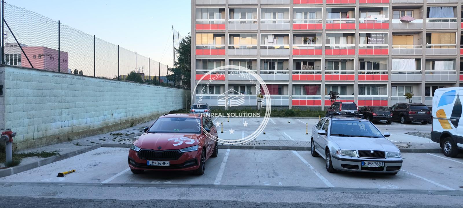 Vonkajšie parkovacie státie 3x – fotka 2