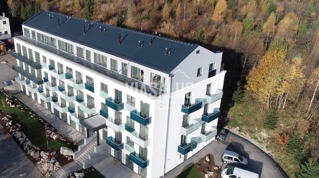 Ponúkame na predaj 3-izbový apartmán v apartmánovom dome Bernard v centre Vysokých Tatier – v Novom Smokovci