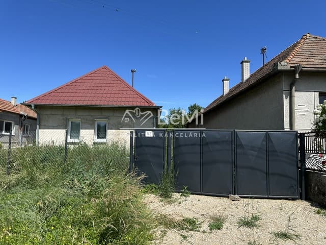 Predaj, Rodinný dom - Veľké Chyndice (001-12-MARO)