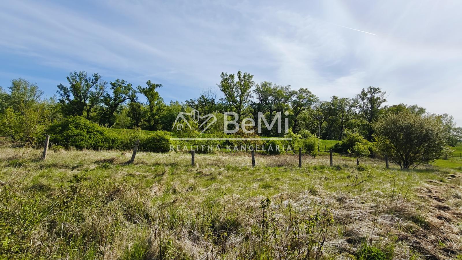 Stavebný pozemok Vlčany 800M2