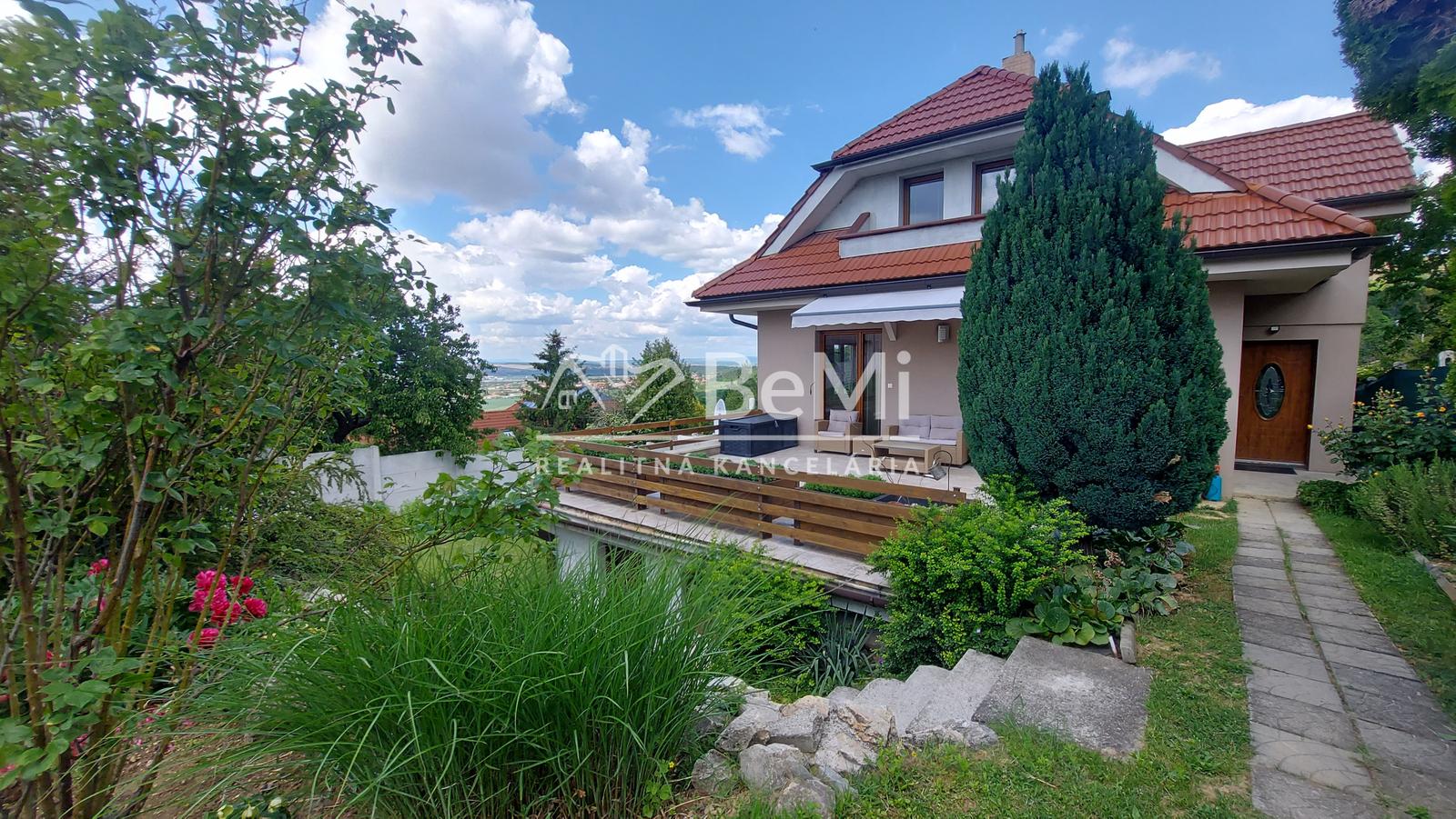 Predaj 5 izbový  rodinný dom Nitra-Zobor (249-12-JUF)