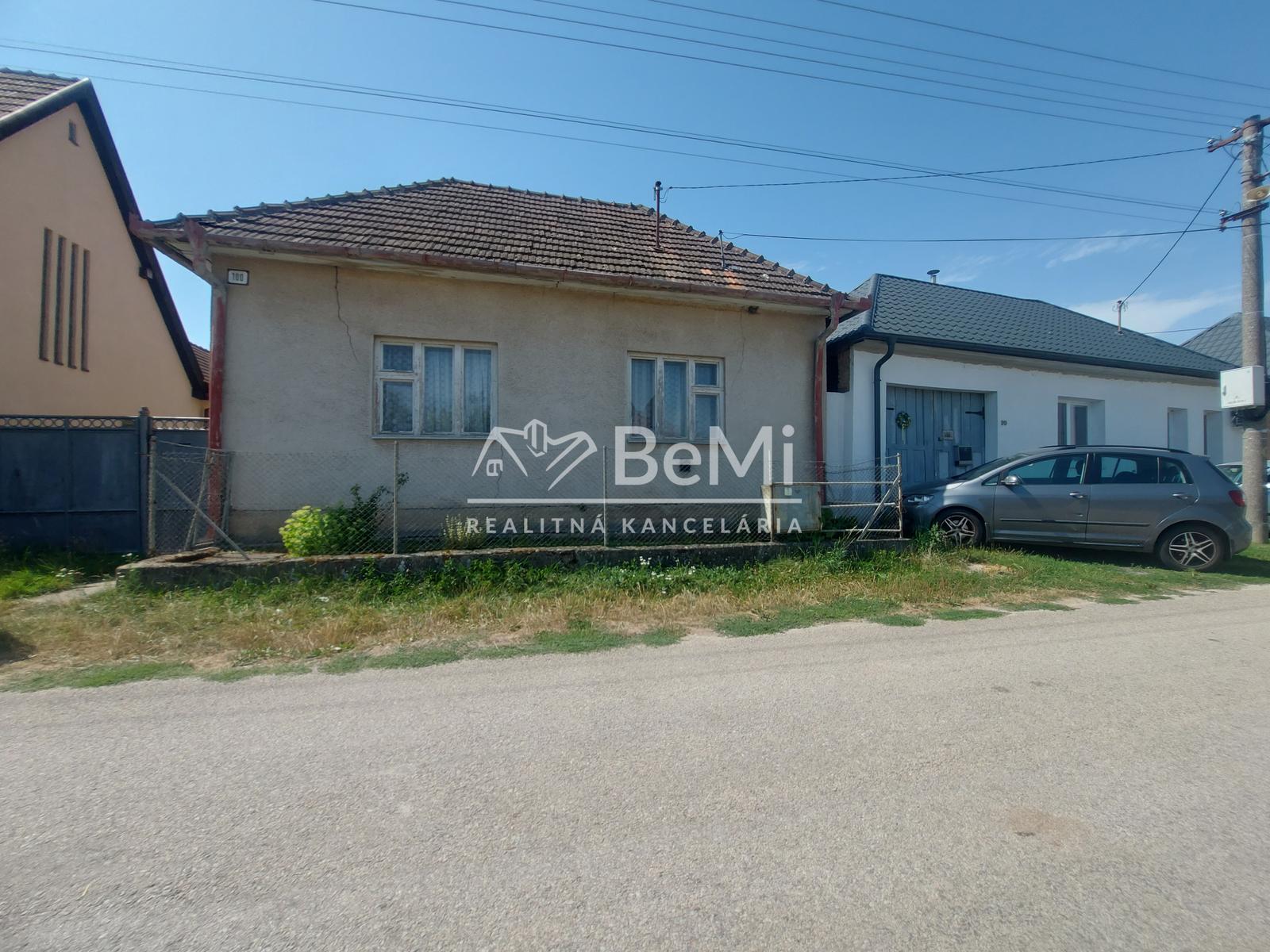 Rezervovaný!Predaj starší rodinný dom obec Lukáčovce pri Nitre(253-12-JUF)